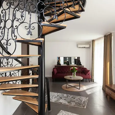 Apartmanhotel D'azur Riou 2*