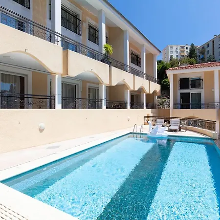 Apartmanhotel D'azur Riou 2*